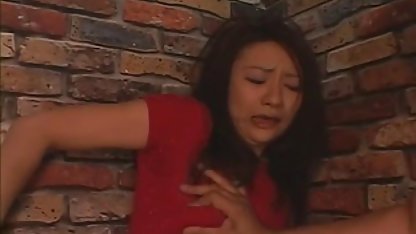 Di garasi video porn artis jepang mengisap ayam besar ayah